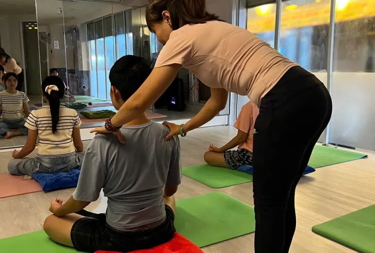 LỚP YOGA